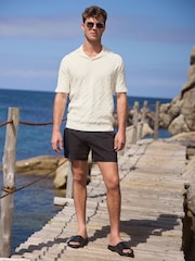 Ecru, Weiß - Regular Fit Cotton Rich Knit Textured Trophy Neck Polo Shirt - Bild 4 von 9