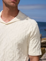 Ecru, Weiß - Regular Fit Cotton Rich Knit Textured Trophy Neck Polo Shirt - Bild 6 von 9
