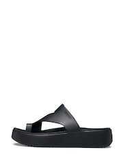 Schwarz - Crocs Adults Getaway Platform Toe Loop Sandals - Bild 2 von 7
