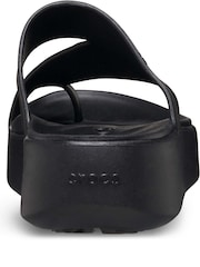 Schwarz - Crocs Adults Getaway Platform Toe Loop Sandals - Bild 6 von 7