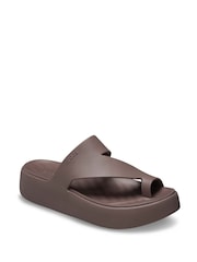 Taupe - Crocs Adults Getaway Platform Toe Loop Sandals - Bild 2 von 5