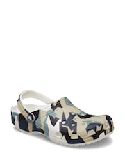 Crocs Green Classic Geo Camouflage Clogs - Image 4 of 8