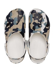 Crocs Green Classic Geo Camouflage Clogs - Image 7 of 8