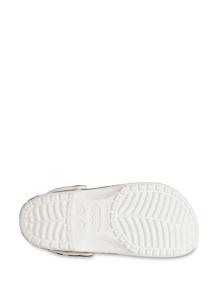 Crocs Green Classic Geo Camouflage Clogs - Image 8 of 8