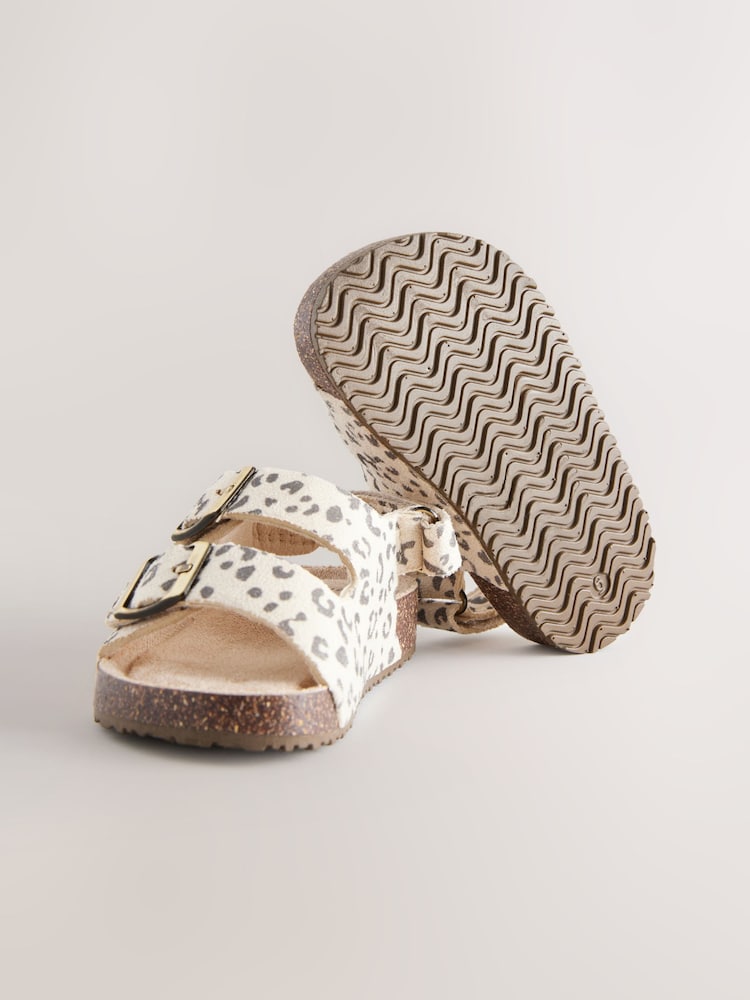Animal Print - Sandalen mit Korkfußbett und zwei Riemen - Bild 5 von 5 Animal Print - Sandalen mit Korkfußbett und zwei Riemen - Bild 5 von 5