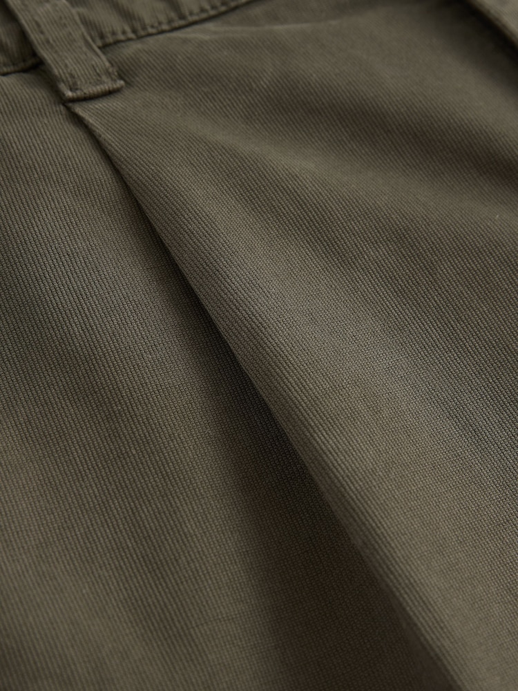 Verde caqui - Pleated Textured Chino Trousers - Imagen 2 de 4