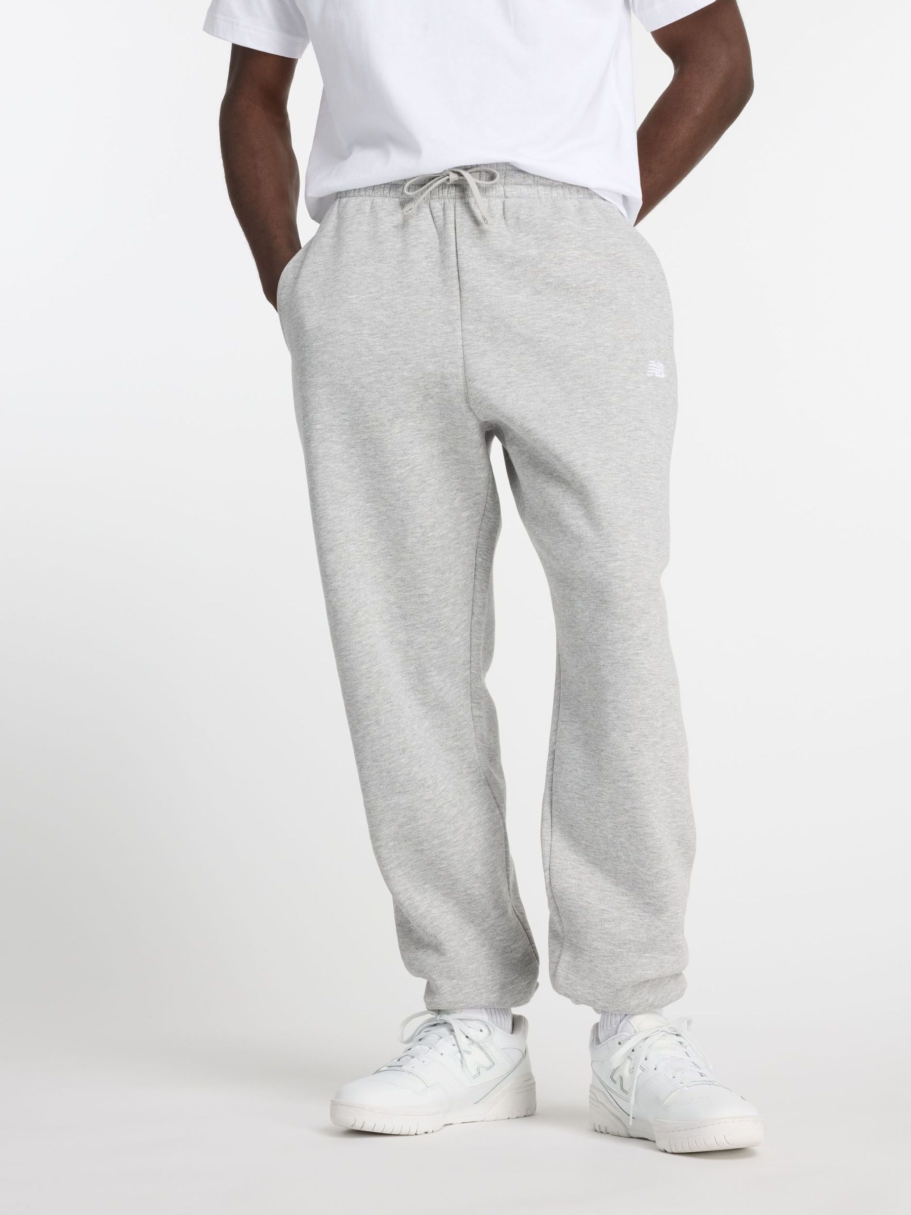 nike essentials loose fit sweatpants in gray
