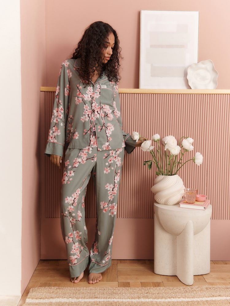 Bath & Body Works Green Cherry Blossom Button Through Pyjama Set - Image 2 of 12