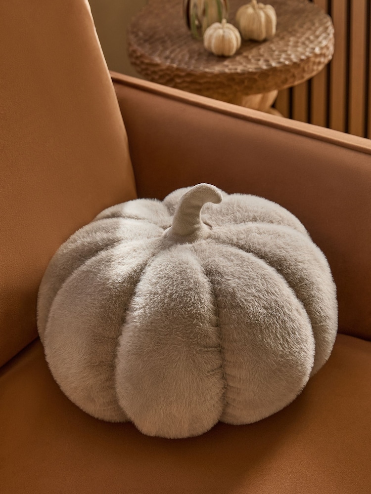 3D Faux Fur Pumpkin Cushion - Slika 1 iz 4 3D Faux Fur Pumpkin Cushion - Slika 1 iz 4
