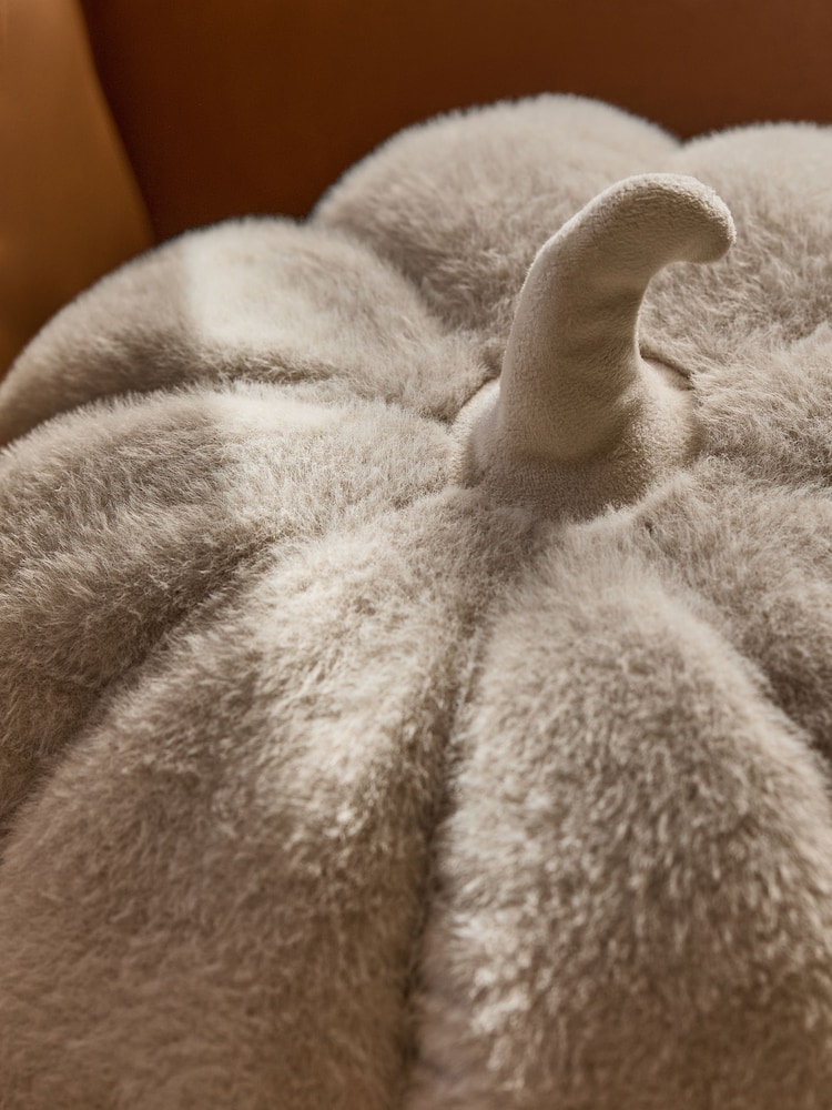 3D Faux Fur Pumpkin Cushion - Slika 2 iz 4 3D Faux Fur Pumpkin Cushion - Slika 2 iz 4