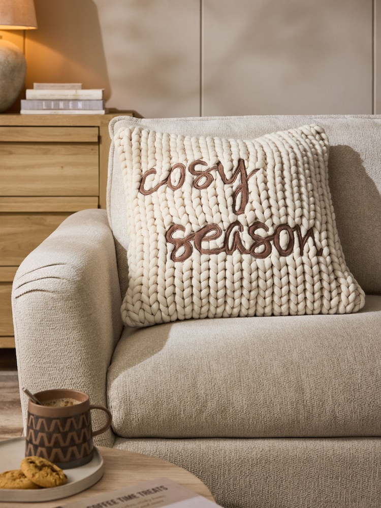 Cosy Season Slogan Kniited Cushion - Slika 1 iz 5
