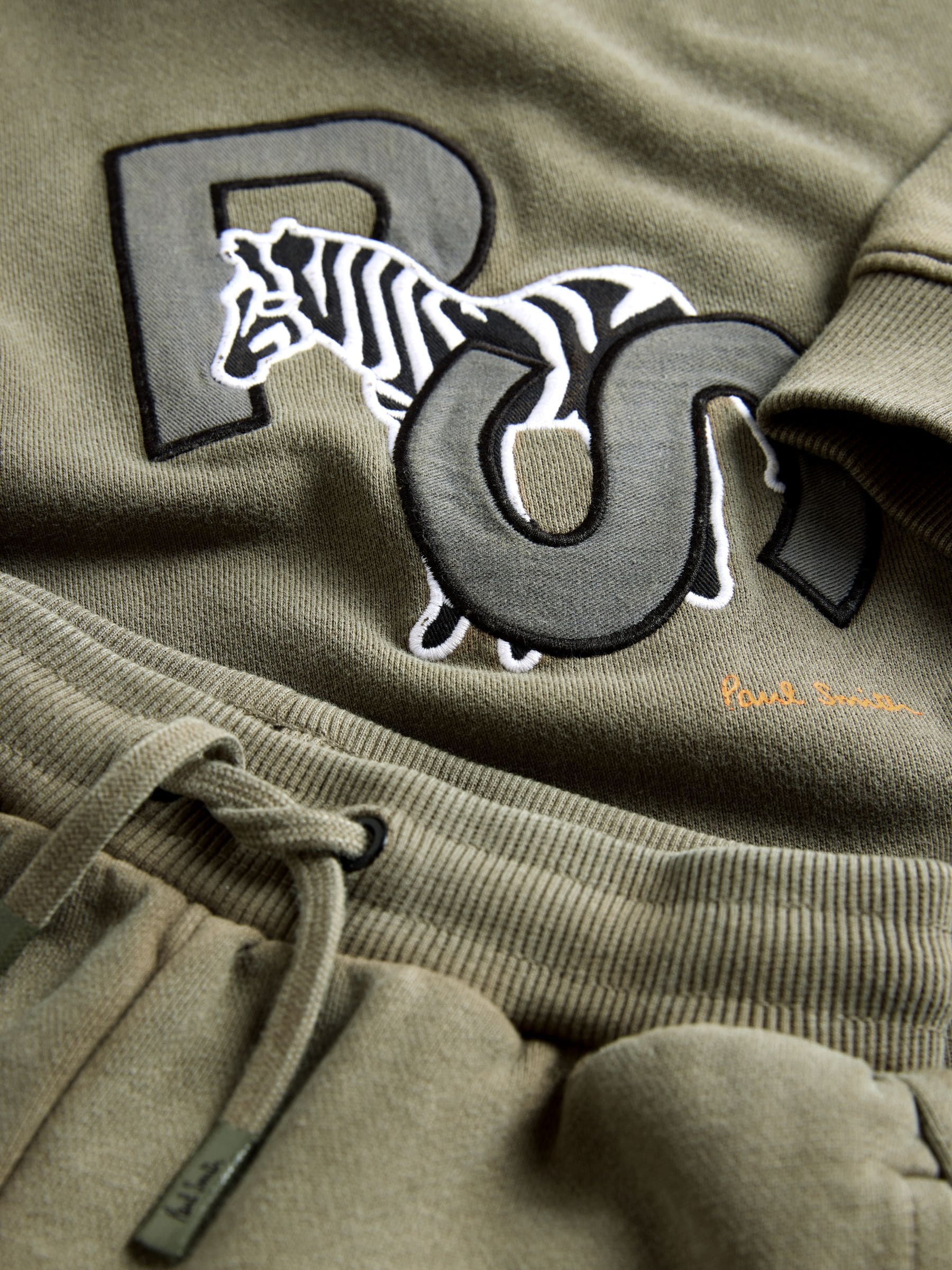 Comprar Conjunto de moletom com capuz e calça jogger com estampa
