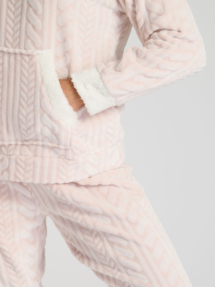 Loungeable – luxuriöser Fleece-Zweiteiler mit Zopfmuster und Kapuze mit Ohren - Bild 6 von 6 Loungeable – luxuriöser Fleece-Zweiteiler mit Zopfmuster und Kapuze mit Ohren - Bild 6 von 6