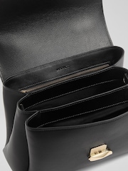 Bolsa transversal de couro LK Bennett Darcie com alça superior - Imagem 4 de 5