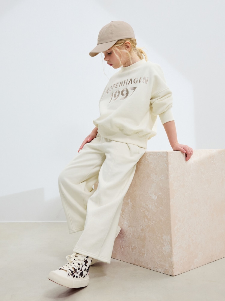Slogan, natur - Sweatshirt und Jogginghose mit weitem Bein (3–16 J.) - Bild 2 von 11