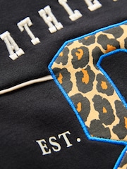 Schwarz mit Animal-Print - Sweatshirt mit Slogan (3–16 Jahre) - Bild 7 von 8