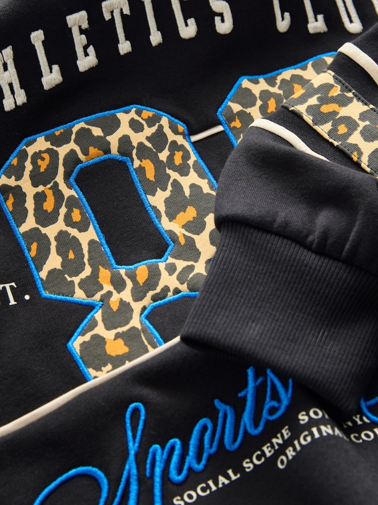 Schwarz mit Animal-Print - Sweatshirt mit Slogan (3–16 Jahre) - Bild 8 von 8