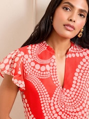 Rot mit Punkten - Love & Roses Print Flutter Sleeve V-Neck Blouse - Bild 2 von 4