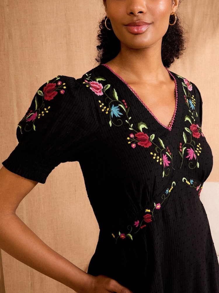 Love & Roses Black Dobby Embroidered V-Neck Short Sleeve Midi Dress - Image 2 of 4 Love & Roses Black Dobby Embroidered V-Neck Short Sleeve Midi Dress - Image 2 of 4