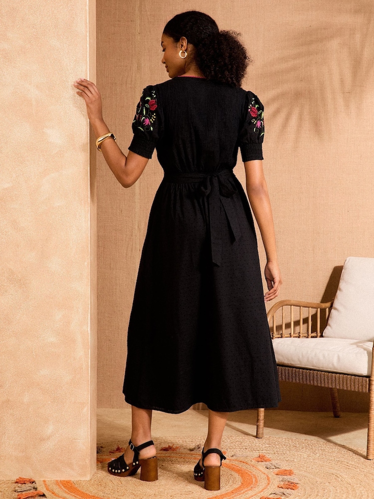 Love & Roses Black Dobby Embroidered V-Neck Short Sleeve Midi Dress - Image 4 of 4 Love & Roses Black Dobby Embroidered V-Neck Short Sleeve Midi Dress - Image 4 of 4
