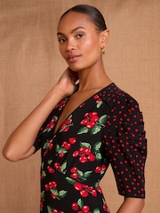 Love & Roses Black Cherry Printed Ruched Sleeve Midi Dress - Image 2 of 4