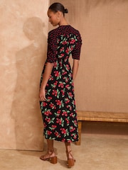 Love & Roses Black Cherry Printed Ruched Sleeve Midi Dress - Image 3 of 4
