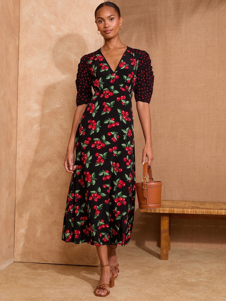 Love & Roses Black Cherry Printed Ruched Sleeve Midi Dress - Image 4 of 4