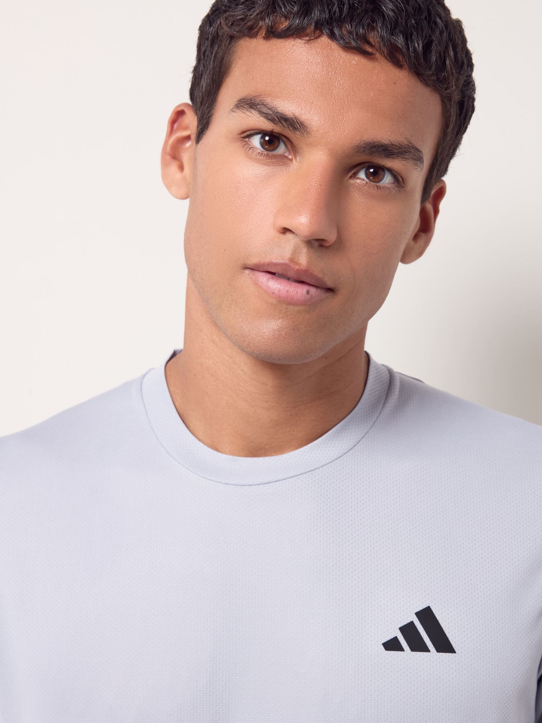Next：日本 グレー - adidas Train エッセンシャル トレーニング T
