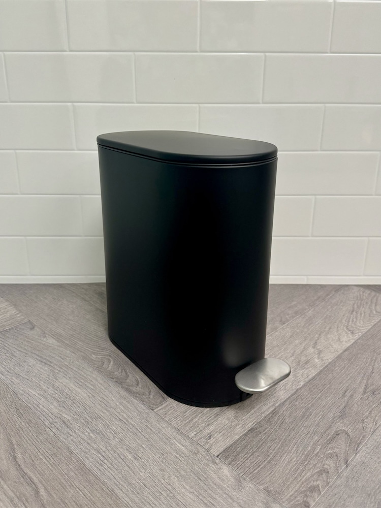 Showerdrape Black Fortuna 5L Soft Close Bathroom Pedal Bin - Image 1 of 3 Showerdrape Black Fortuna 5L Soft Close Bathroom Pedal Bin - Image 1 of 3