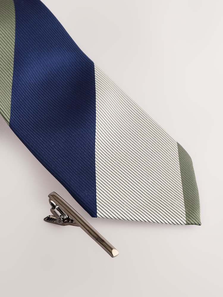 Light Green Pattern Tie - Image 2 of 3 Light Green Pattern Tie - Image 2 of 3