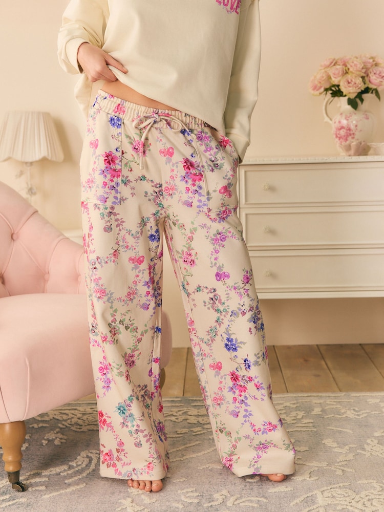 Shabby Chic by Rachel Ashwell® Ecru Garland Hearts Wide Leg Joggers - Imagem 1 de 7