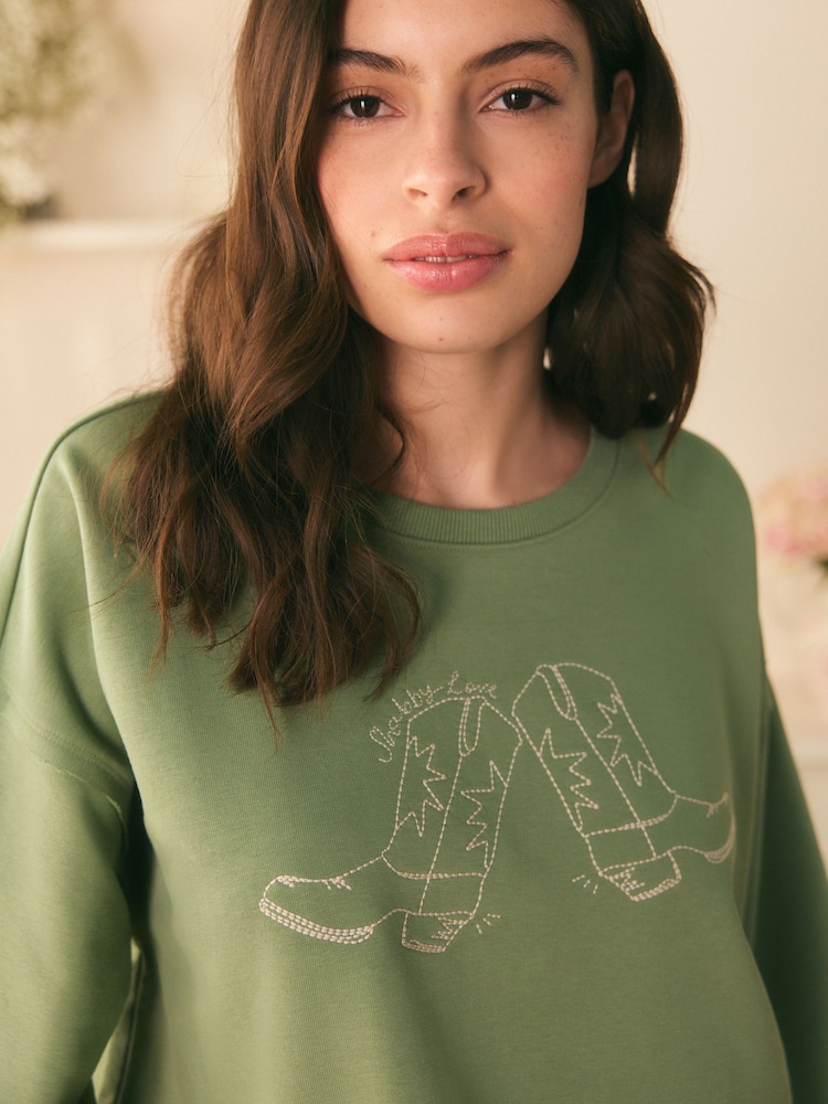 Shabby Chic by Rachel Ashwell® Green Embroidered Cowgirl Sweatshirt - Imagen 2 de 7 Shabby Chic by Rachel Ashwell® Green Embroidered Cowgirl Sweatshirt - Imagen 2 de 7