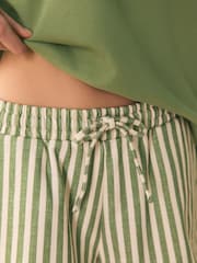 Shorts de passeio verde listrado Shabby Chic by Rachel Ashwell® - Imagem 4 de 7