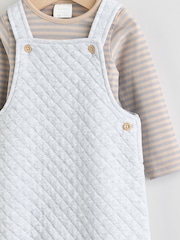Grau - Baby Jersey Quilted Dungarees and Bodysuit Set (0mths-2yrs) - Bild 4 von 10