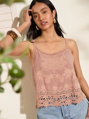 Rosa - Friends Like These Crochet Embroidered Cami - Imagen 1 de 5
