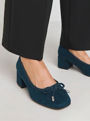 JD Williams Bajo Block Heel Classic Ballerina Court Shoes In Wide Fit - Imagen 4 de 4