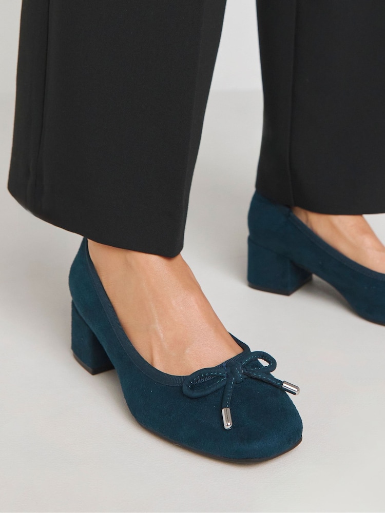 JD Williams Bajo Block Heel Classic Ballerina Court Shoes In Wide Fit - Imagen 4 de 4