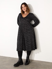 Live Unlimited Grey Curve Petite Snake Print Shift Dress - Image 1 of 4