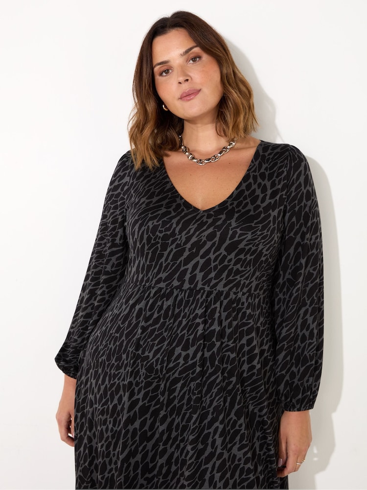 Live Unlimited Grey Curve Petite Snake Print Shift Dress - Image 3 of 4