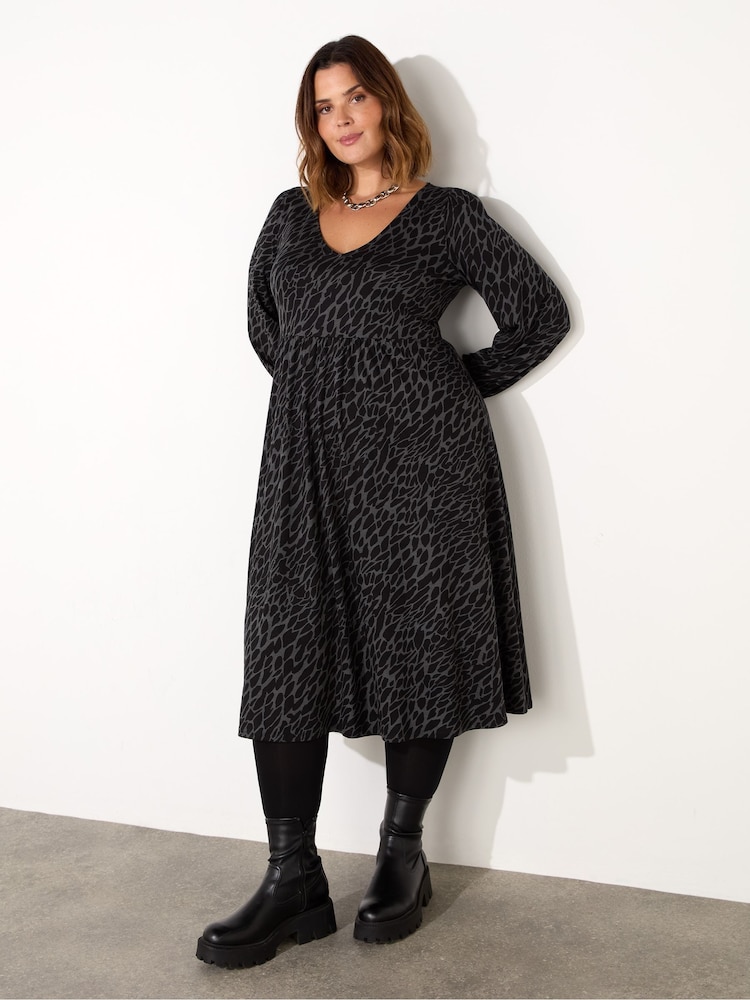 Live Unlimited Grey Petite Curve Petite Snake Print Shift Dress - Image 1 of 4