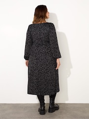Live Unlimited Grey Petite Curve Petite Snake Print Shift Dress - Image 4 of 4