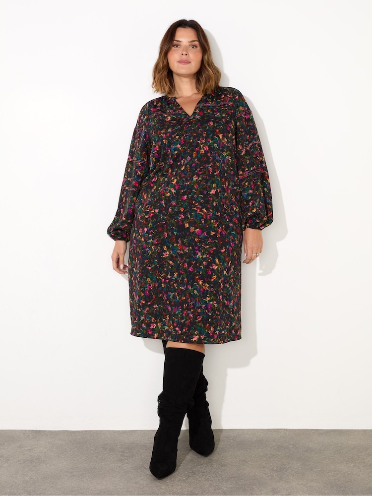 Live Unlimited Black Curve Multicolour Ditsy Midi Dress - Image 2 of 4 Live Unlimited Black Curve Multicolour Ditsy Midi Dress - Image 2 of 4