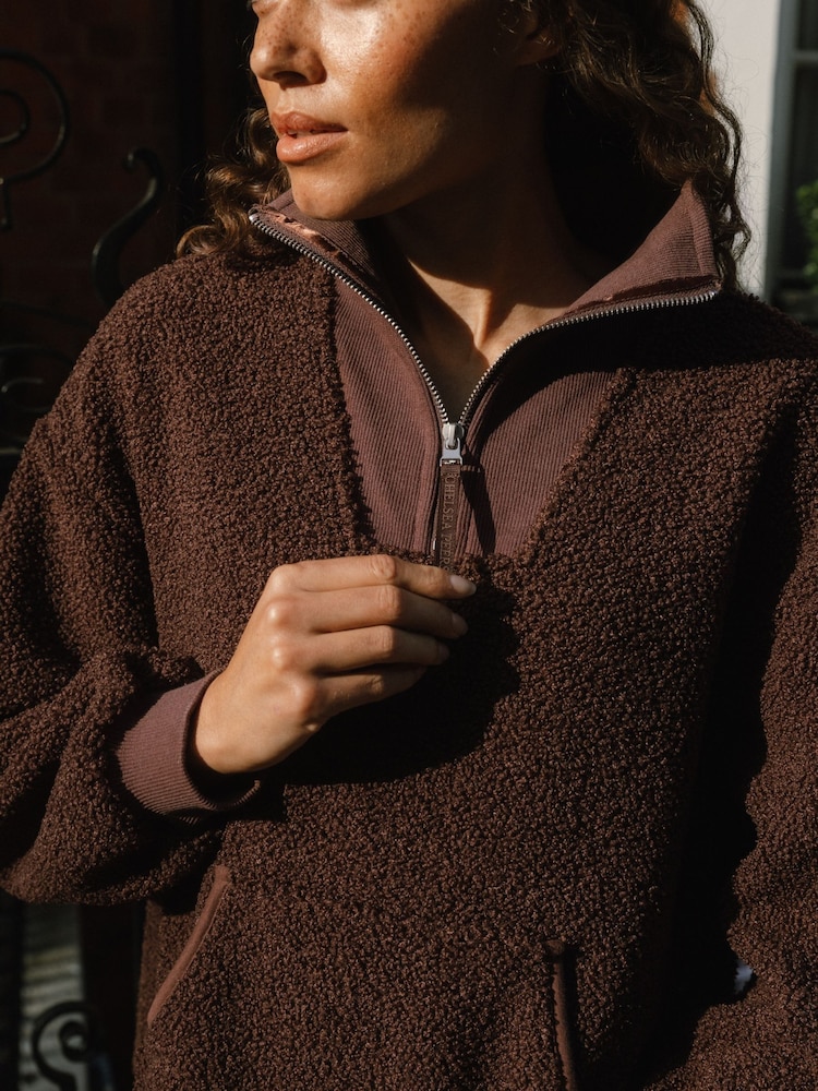 Marrón - Chelsea Peers Borg Quarter Zip Funnel Sweatshirt - Imagen 2 de 5