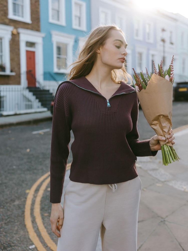 بني - Chelsea Peers Ribbed Knit Quarter Zip Funnel Sweatshirt - صورة 5 من 5