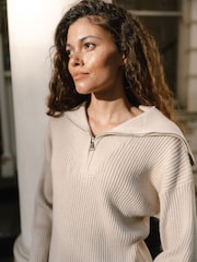 بيج - Chelsea Peers Ribbed Knit Quarter Zip Funnel Sweatshirt - صورة 2 من 5