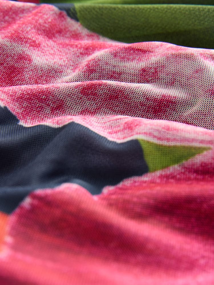 Kew Kollektion, Marineblau, Floral - Plissiertes Midikleid aus Netzstoff mit V-Ausschnitt und Print für besondere Anlässe - Bild 8 von 8 Kew Kollektion, Marineblau, Floral - Plissiertes Midikleid aus Netzstoff mit V-Ausschnitt und Print für besondere Anlässe - Bild 8 von 8