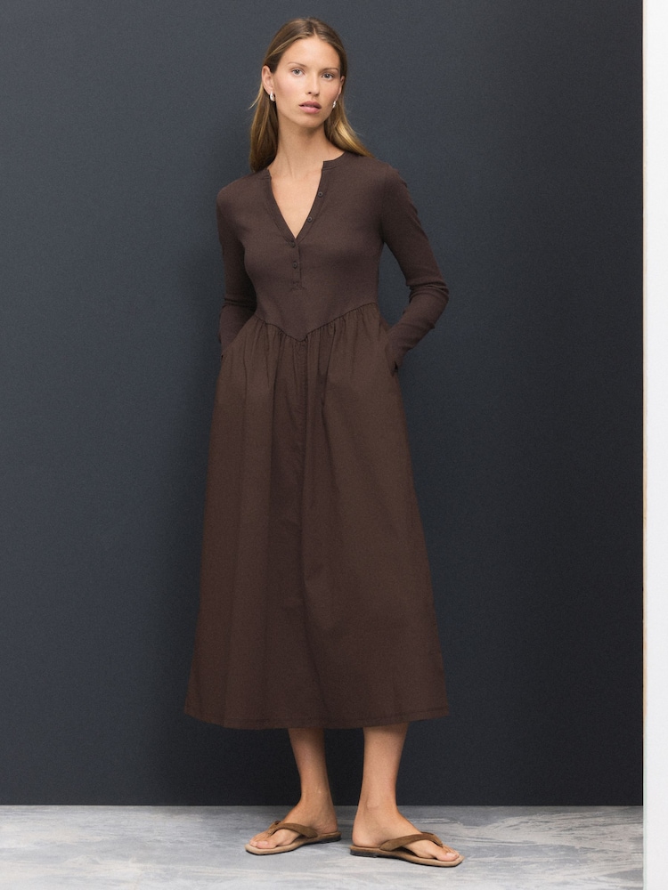 Chocolate marrom - Vestido Midi com cintura elástica e tecido misto de jersey - Imagem 1 de 5