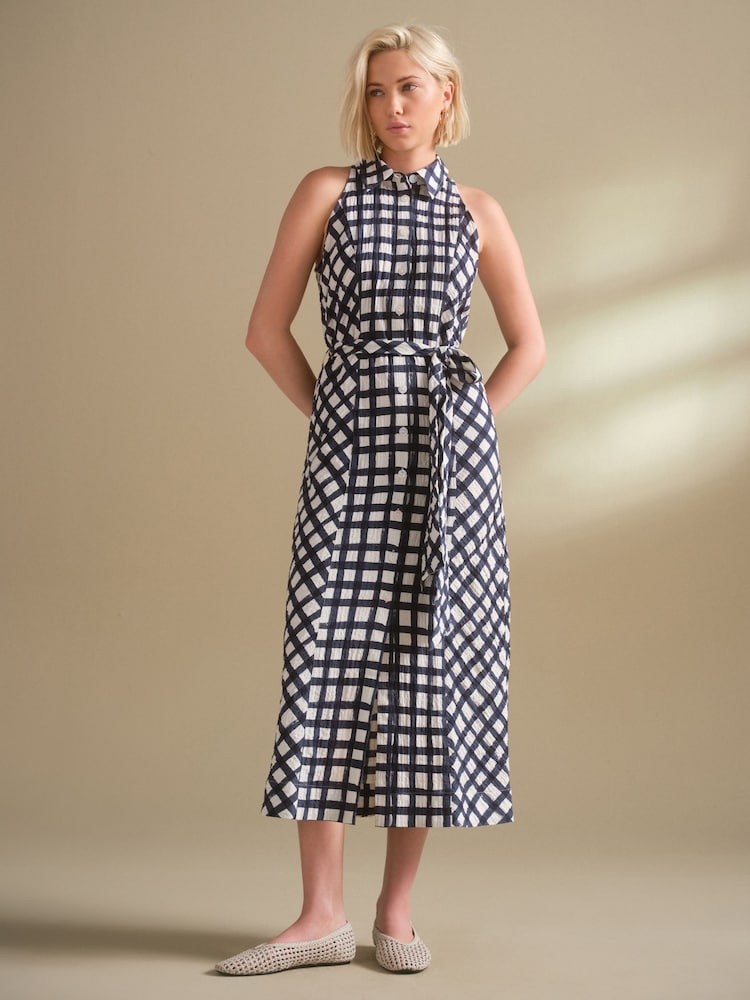 Mornariška modra/bela karirasta - Halterneck Sleeveless Tie Waist Midi Dress - Slika 1 iz 7 Mornariška modra/bela karirasta - Halterneck Sleeveless Tie Waist Midi Dress - Slika 1 iz 7