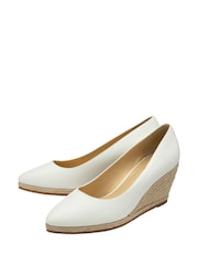 Zapatos estilo alpargatas con cuña de Lotus - Imagen 2 de 4