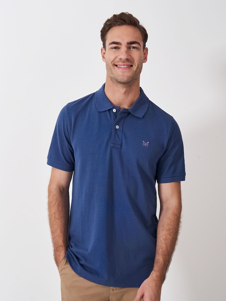 قميص بولو أنيق بتصميم كلاسيكي مصنوع من القطن 100% من Crew Clothing - صورة 2 من 8